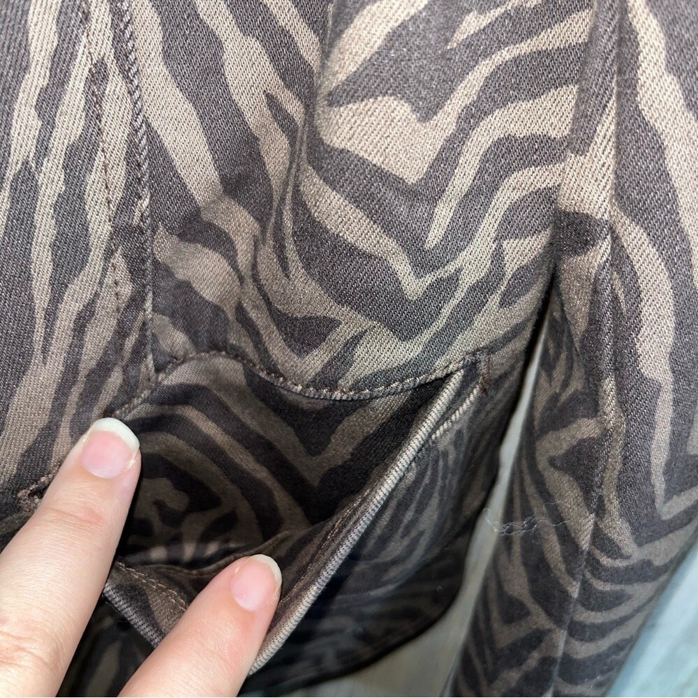 White House Black Market Espresso Brown Zebra Print Denim Jacket Women’s 8 - Picture 3 of 6